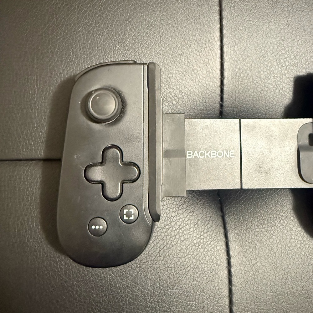 Backbone One Controller for IPhone Lightning Connection - Picture 2 of 8